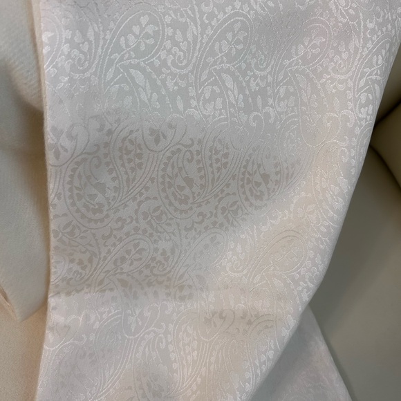 Silk and wool scarf - Picture 4 of 4